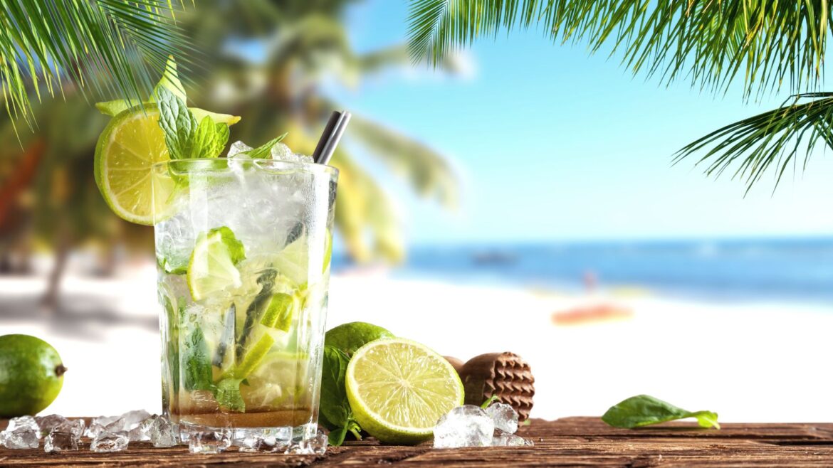 I sei migliori cocktail da gustare in riva al mare